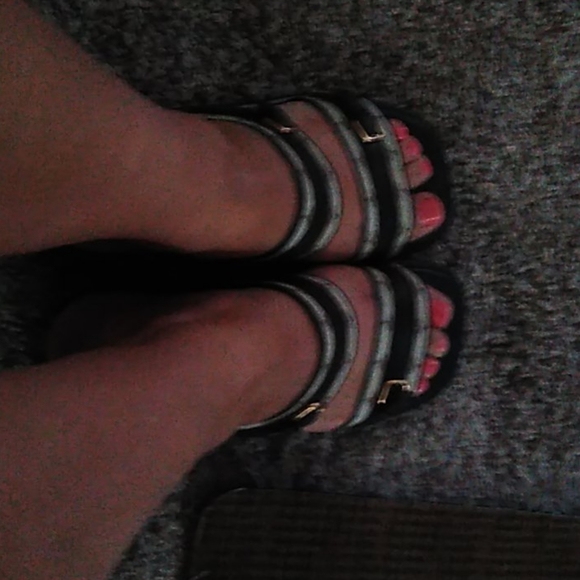 Louis Vuitton Sandals - Picture 4 of 4